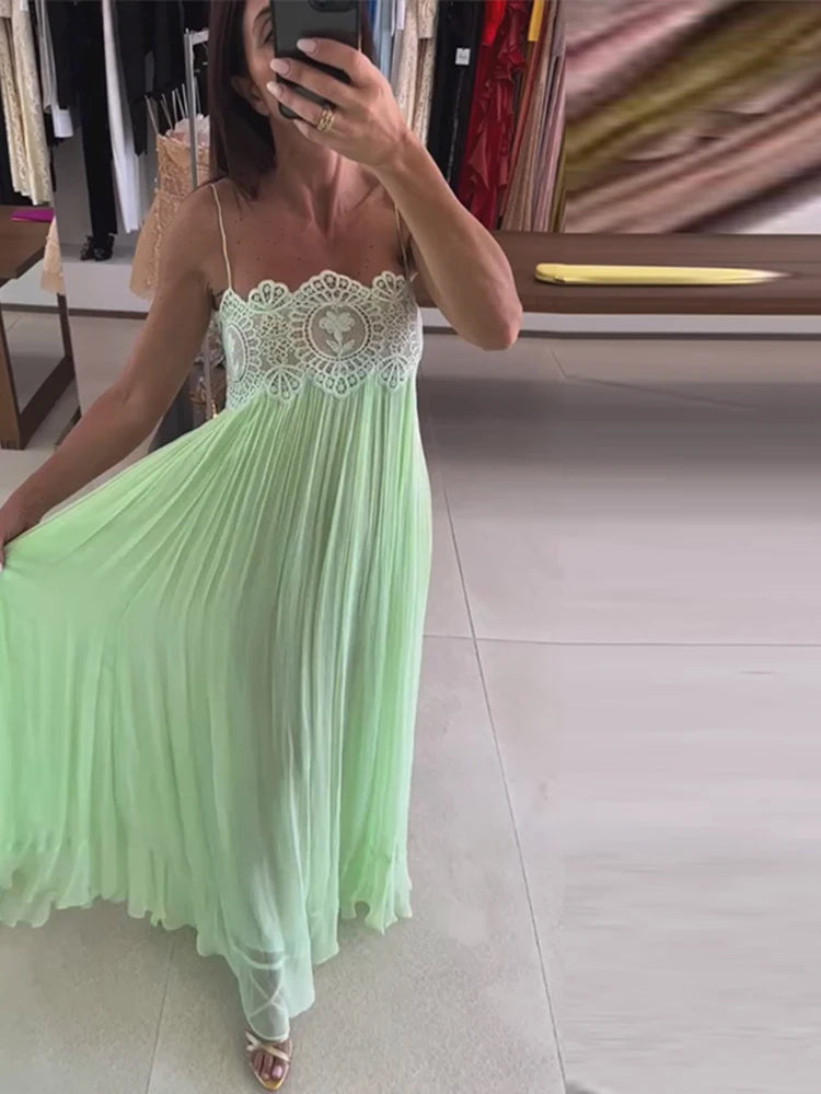 Floral Lace Beach Set – Cropped Cami Top & High-Waist Maxi Skirt.