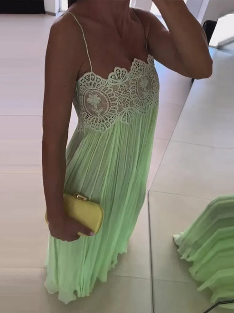 Floral Lace Beach Set – Cropped Cami Top & High-Waist Maxi Skirt.