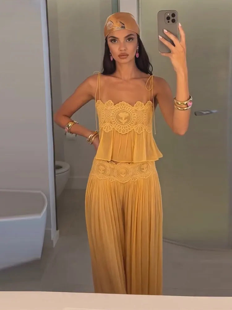 Floral Lace Beach Set – Cropped Cami Top & High-Waist Maxi Skirt.