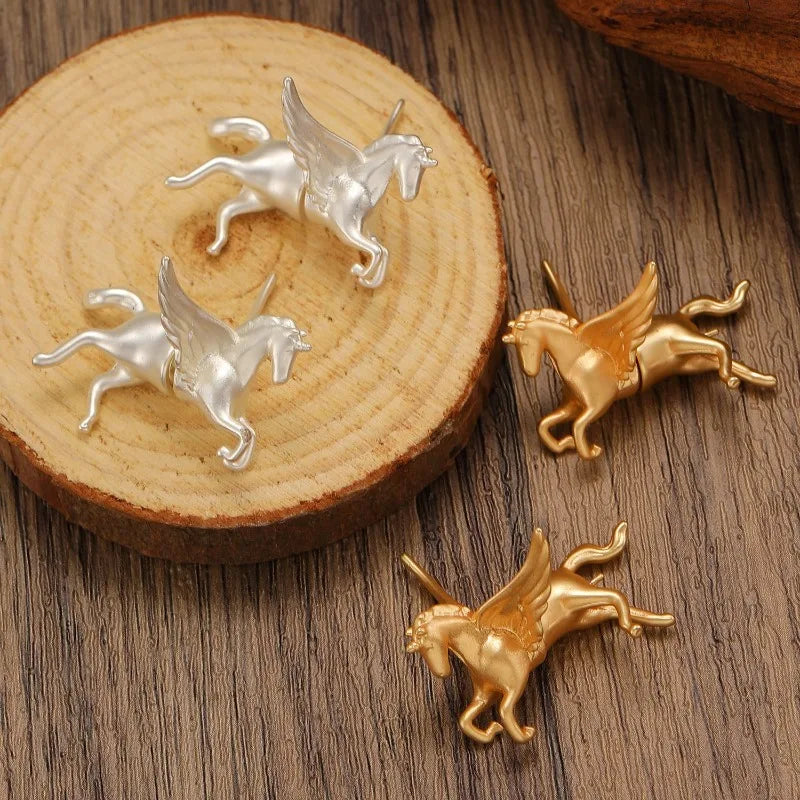 A Pair of Personalized Male Zodiac Pegasus Earrings, Trendy Women's Cute Pegasus Ear Studs, Fashionable Punk Jewelry Gifts