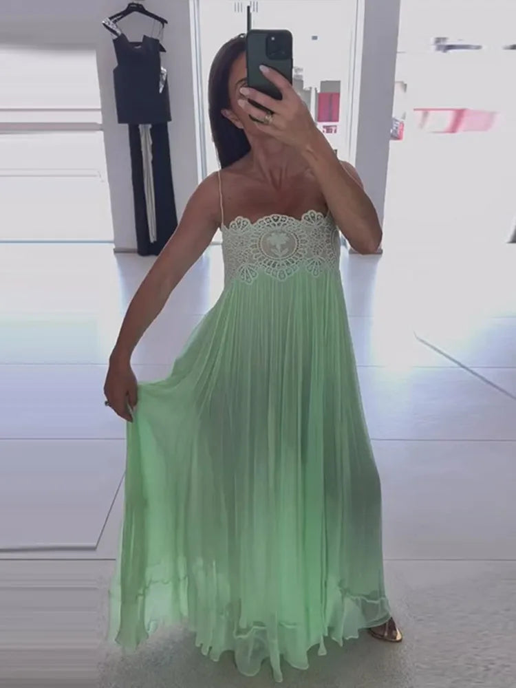 Floral Lace Beach Set – Cropped Cami Top & High-Waist Maxi Skirt.