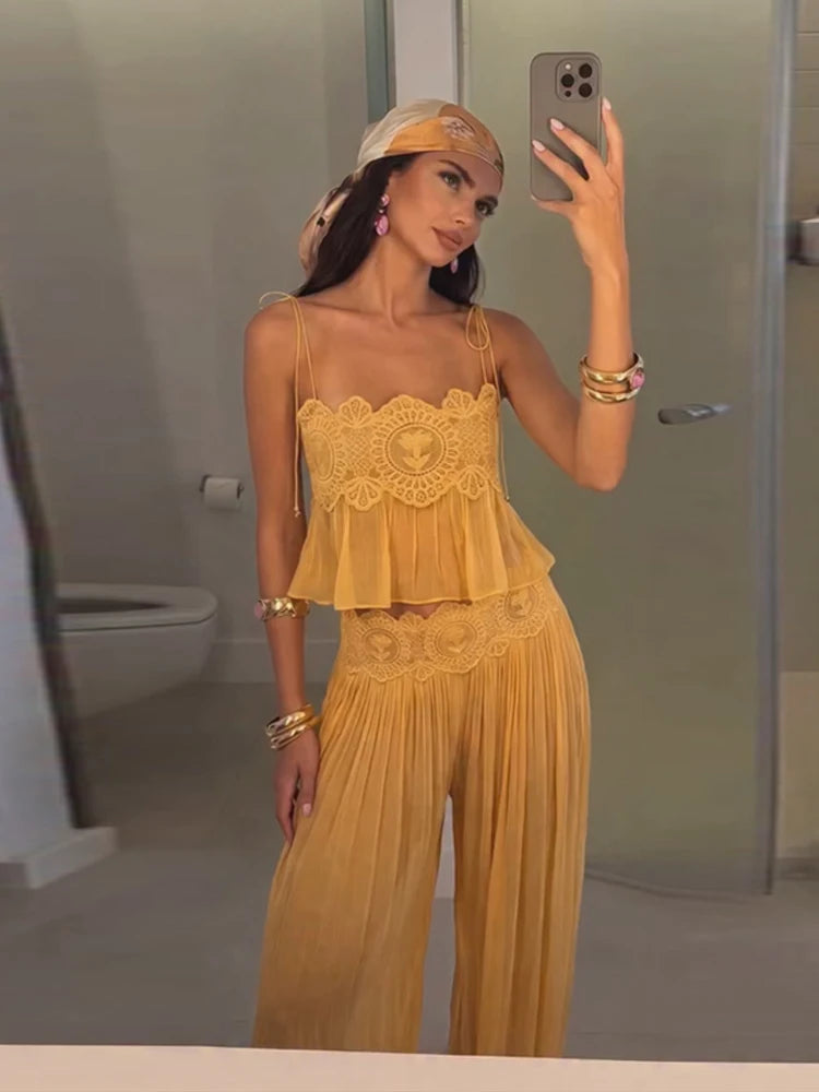 Floral Lace Beach Set – Cropped Cami Top & High-Waist Maxi Skirt.