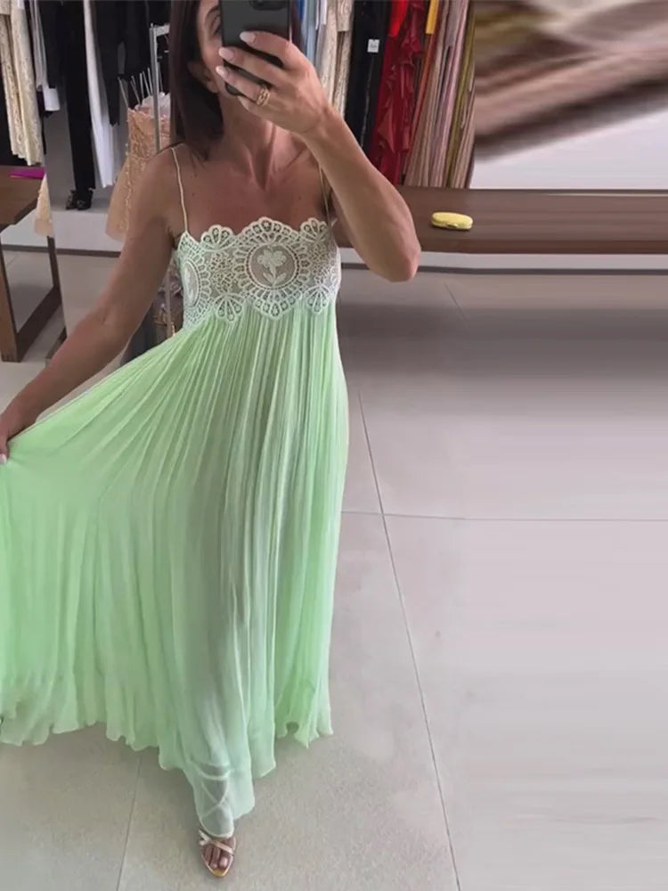 Floral Lace Beach Set – Cropped Cami Top & High-Waist Maxi Skirt.